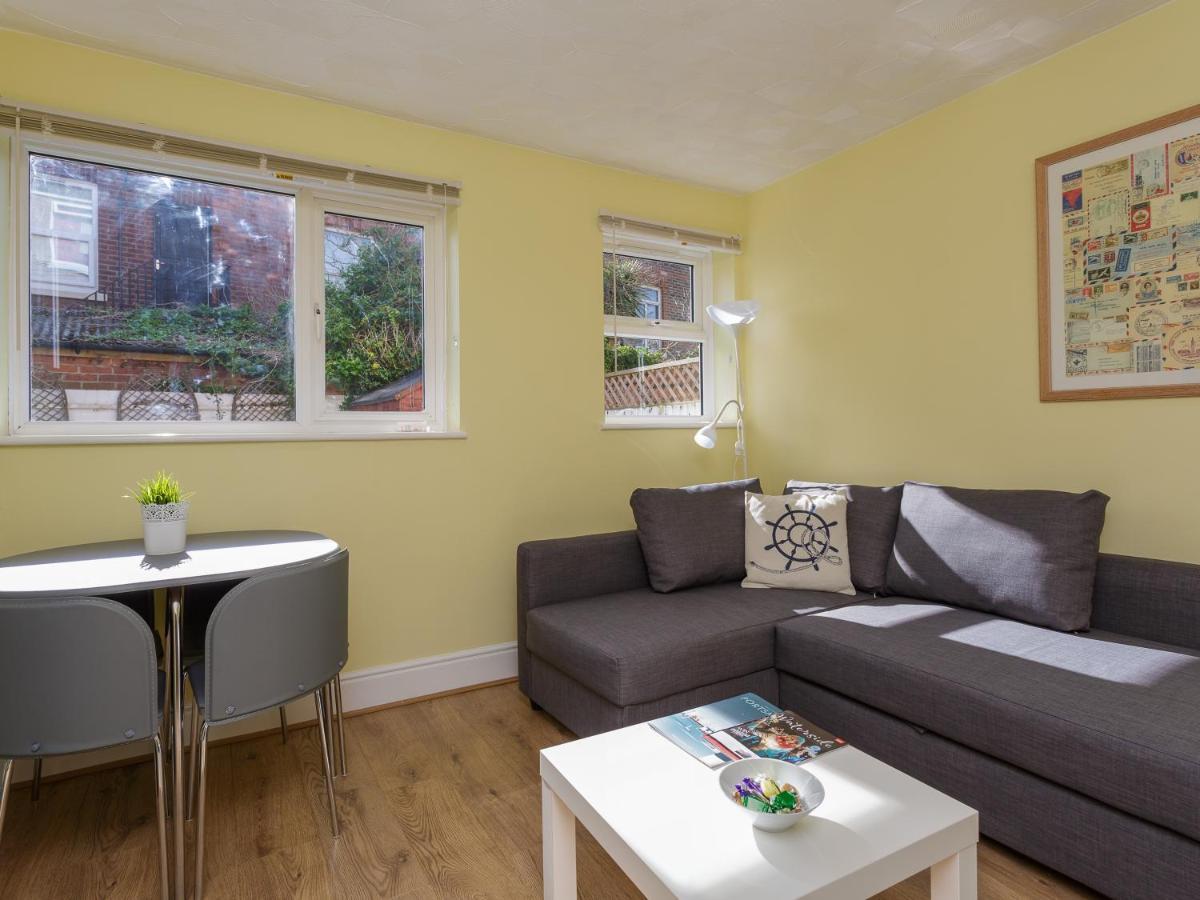 Stopover At Lowcay Apartment D With Allocated Parking Portsmouth Exterior foto
